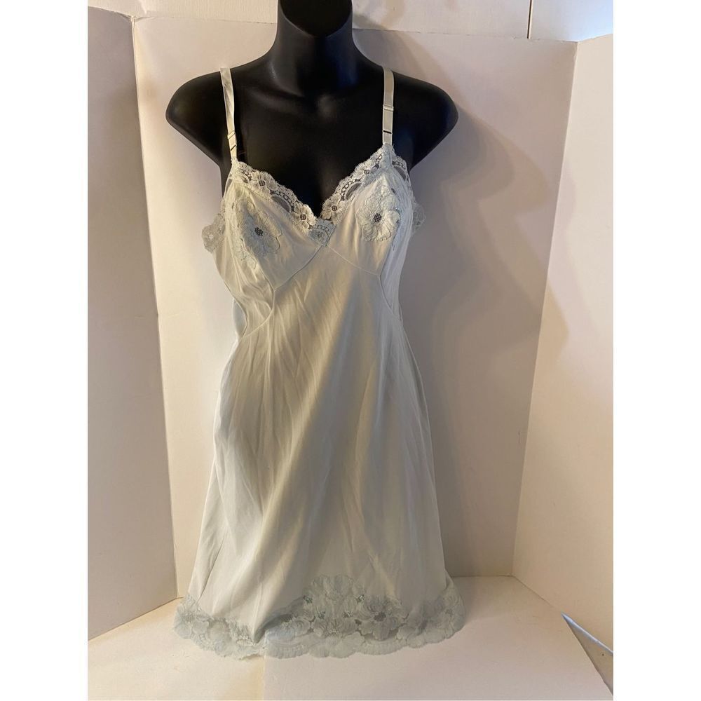 Shadowline nylon slip gown 32 short blue lace‎ USA